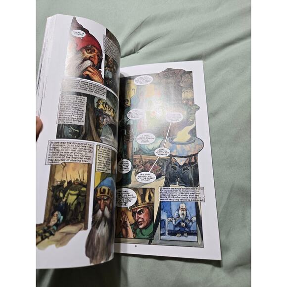 The Hobbit illustrated edition paperback - Picture 7 of 10